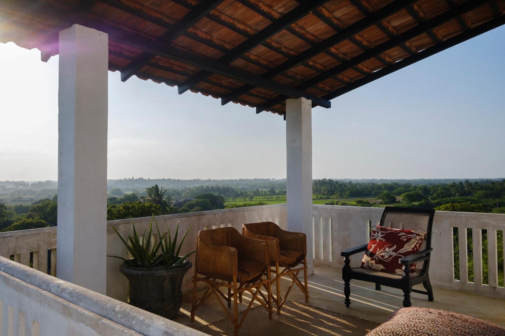 Treasure Rock Bed and Breakfast Kirinda  Εξωτερικό φωτογραφία