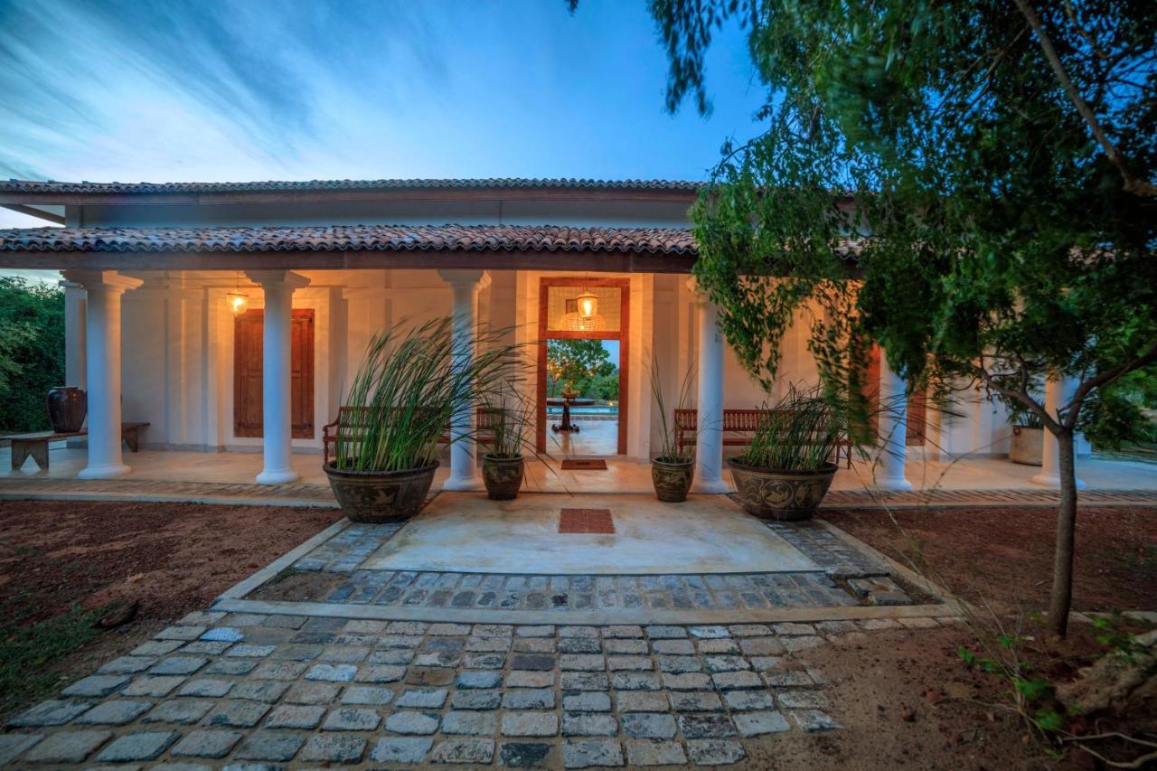 Treasure Rock Bed and Breakfast Kirinda  Εξωτερικό φωτογραφία