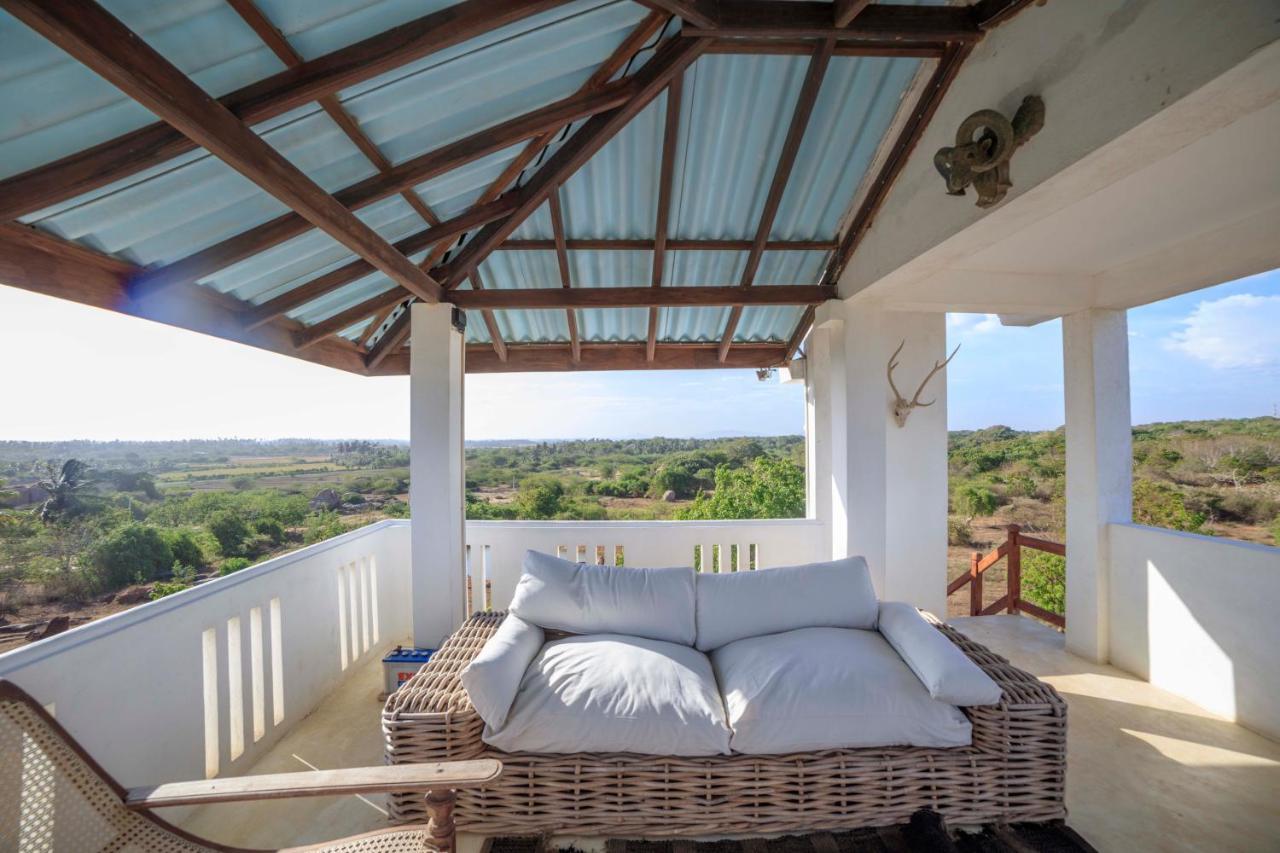 Treasure Rock Bed and Breakfast Kirinda  Εξωτερικό φωτογραφία